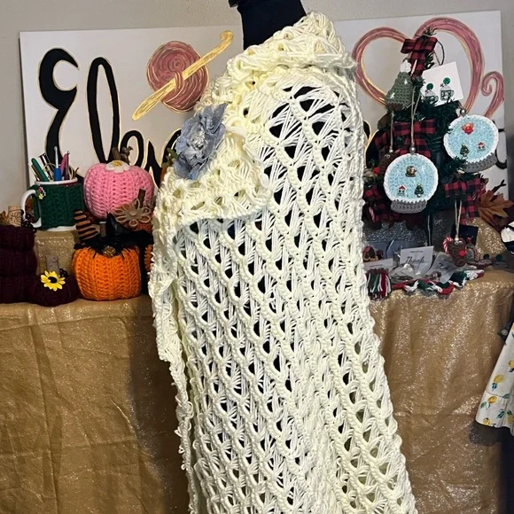 Shawl Broomstick lace crocheted by seller 100% Acrylic handmade blanket shawl - Picture 5 of 9